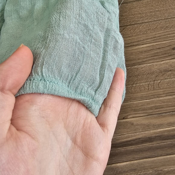 Foam green mint crop top size S with elastic bands light weight - Picture 4 of 5